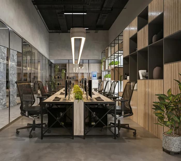 Local comercial moderno con infraestructura eléctrica ordenada